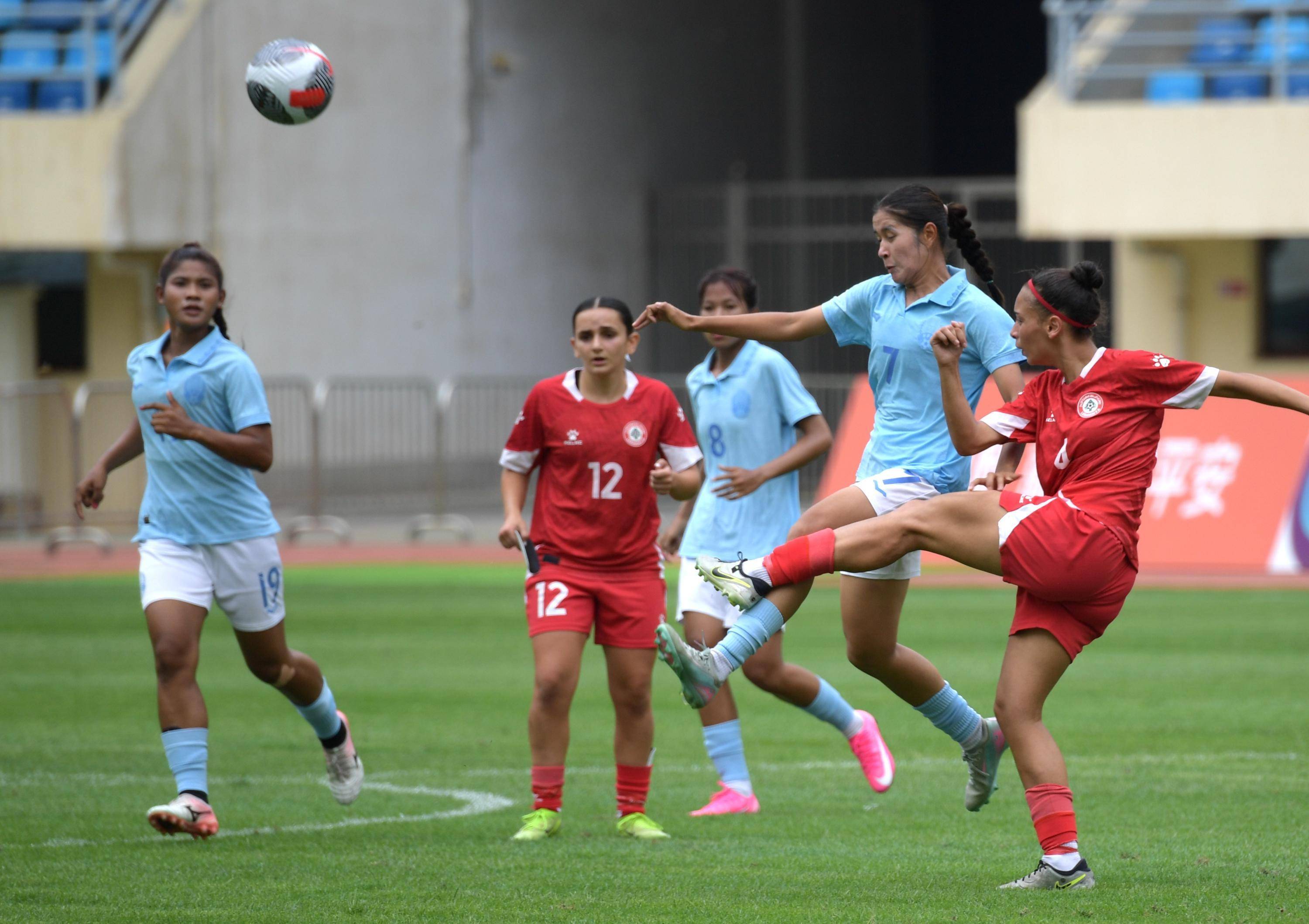 包含越南女足队员表现抢眼，备战东南亚锦标赛的词条