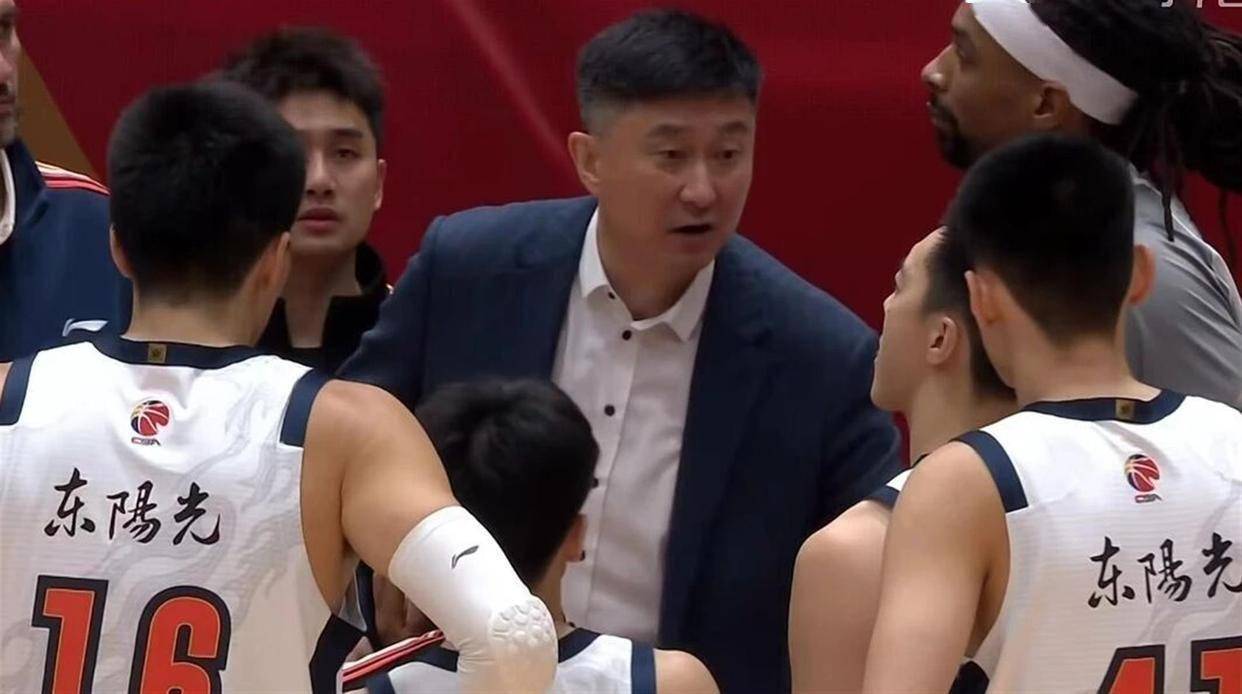 山东男篮残暴登顶CBA荣誉之巅(山东男篮残暴登顶cba荣誉之巅是谁)